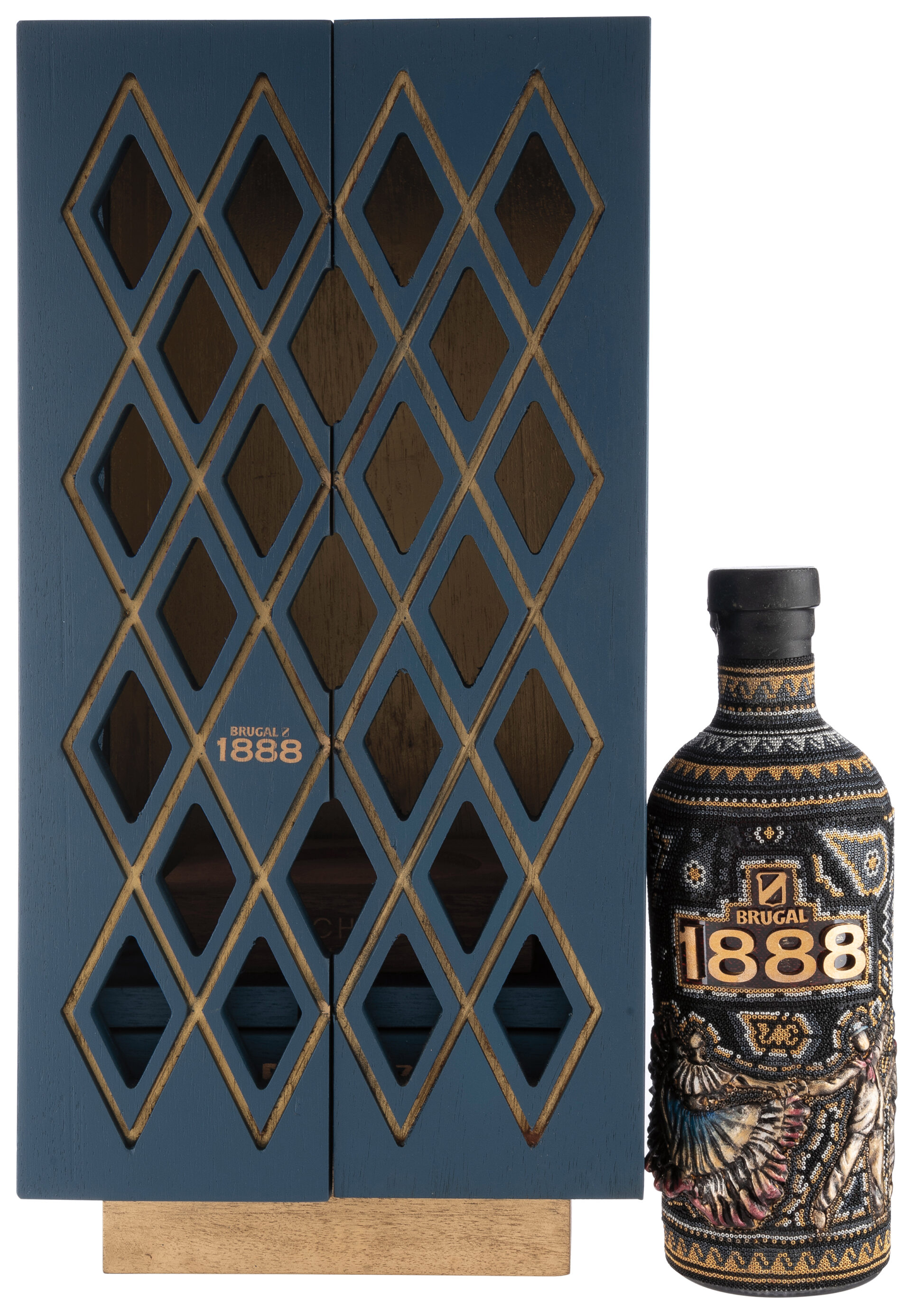 Brugal 1888 y Menchaca Studio celebran la historia de este ron legendario con la subasta de una botella intervenida en chaquira