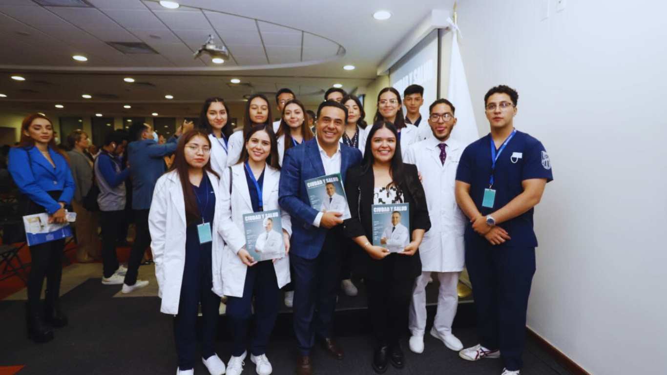 Acude Luis Nava a la presentación de la Revista Ciudad y Salud