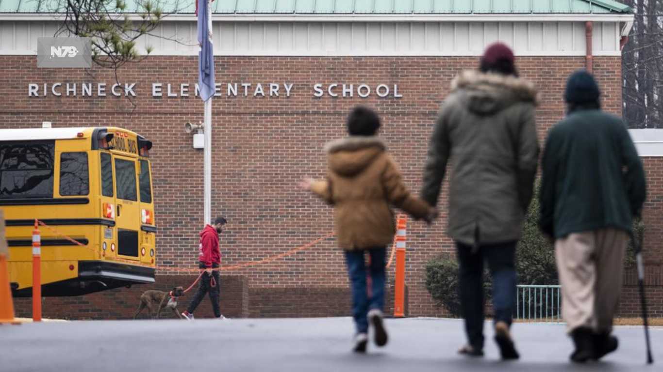 Acusan a madre de niño que baleó a maestra en Virginia