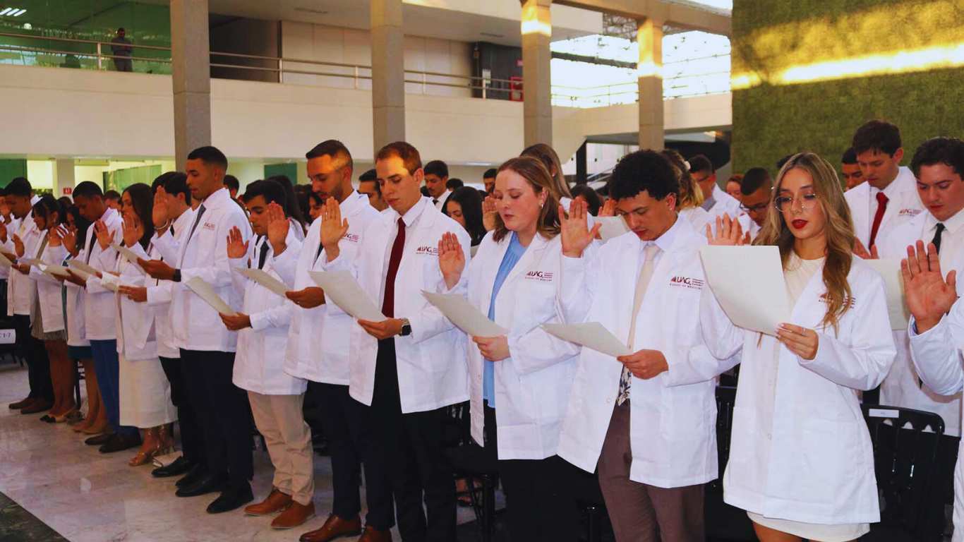 Bienvenidos a la UAG, futuros médicos de Estados Unidos y Puerto Rico