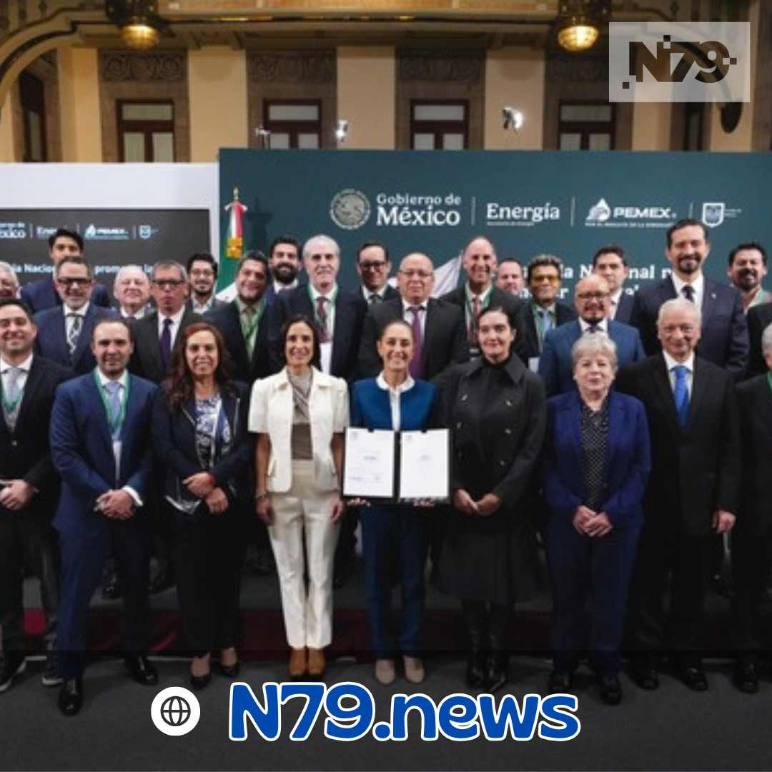 Claudia Sheinbaum firma acuerdo para establecer en 24 pesos el precio de la gasolina magna