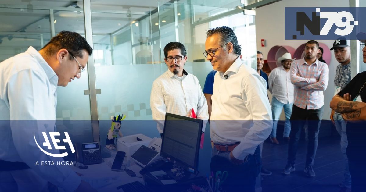 Correa propone ordenar sitios de taxi en Querétaro