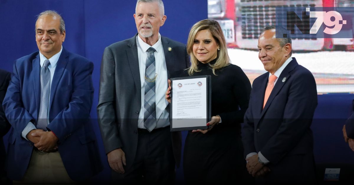 Corregidora recibe camión de bomberos desde Laredo