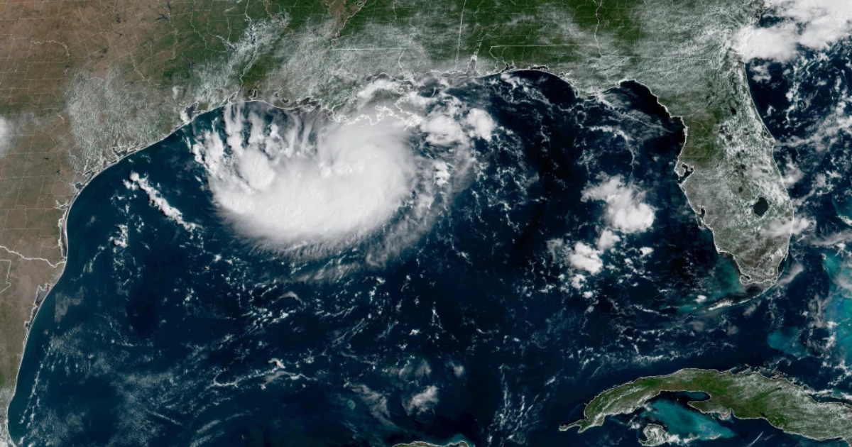 Edouard toca tierra y amenaza con inundaciones en Texas