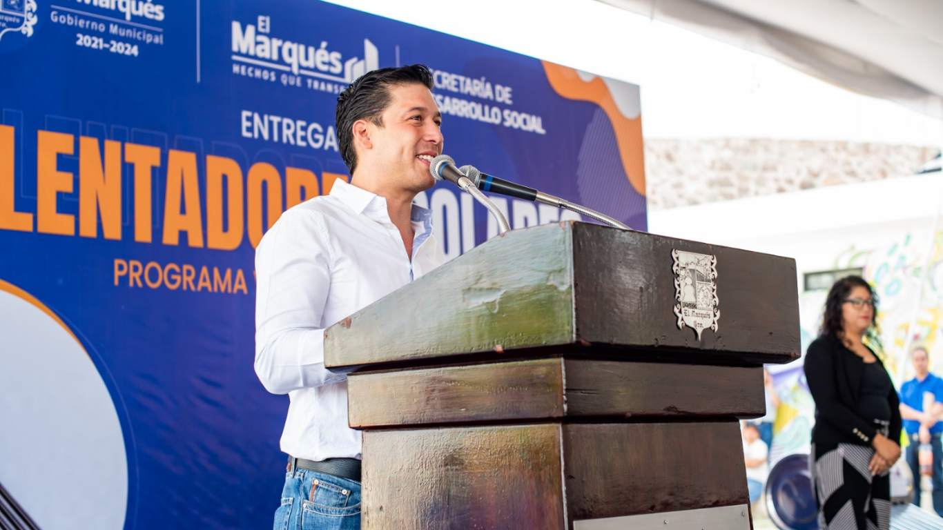 El Marqués entrega mil calentadores solares a familias de cinco fraccionamientos