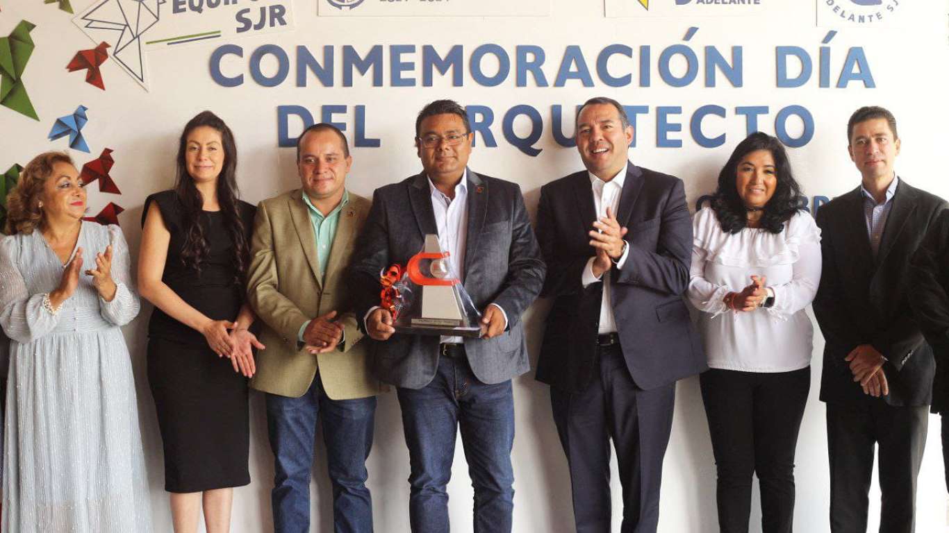 El Presidente Municipal de San Juan del Río Reconoce la Labor de los Arquitectos en el Desarrollo de la Ciudad