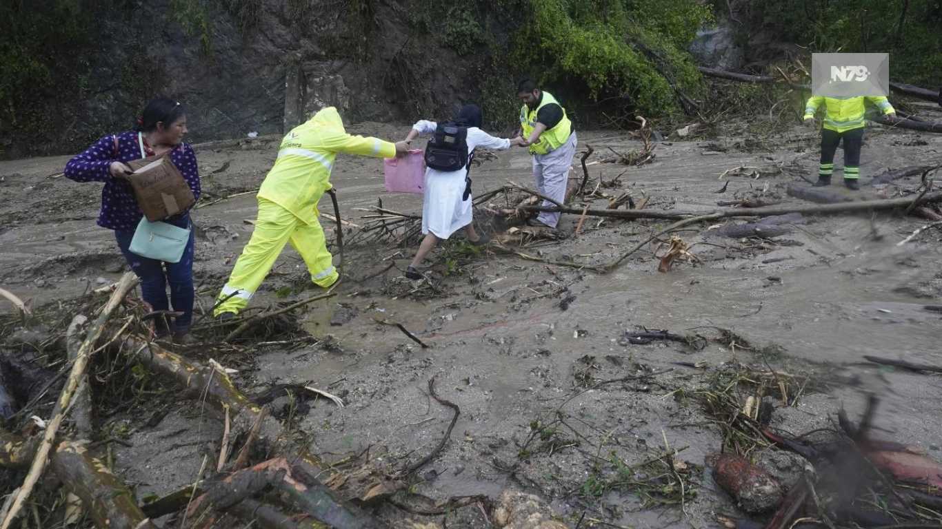 El huracán Otis deja destrozos e inundaciones tras azotar Acapulco