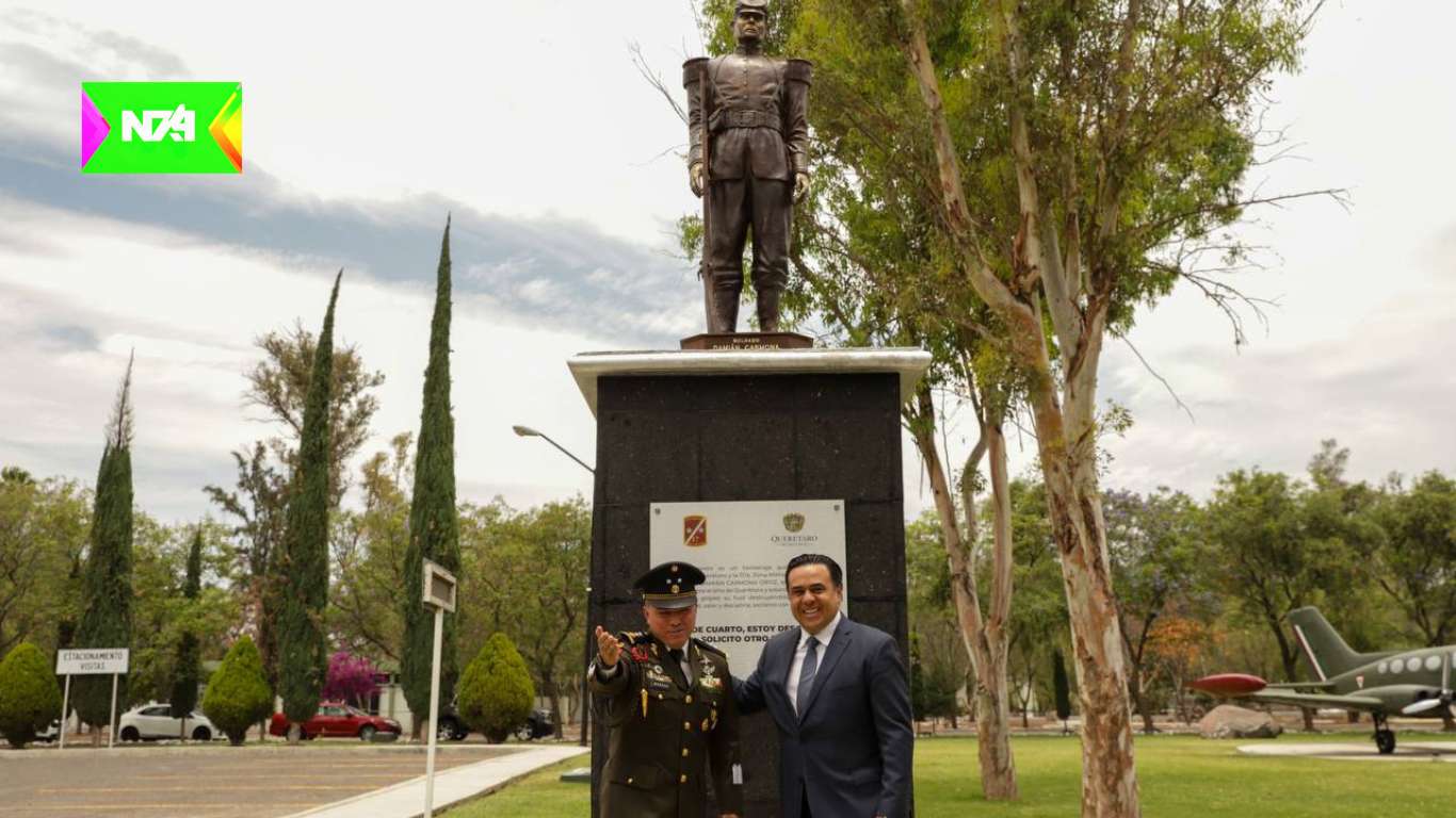 En la Zona Militar, Luis Nava devela estatua en honor a Damián Carmona