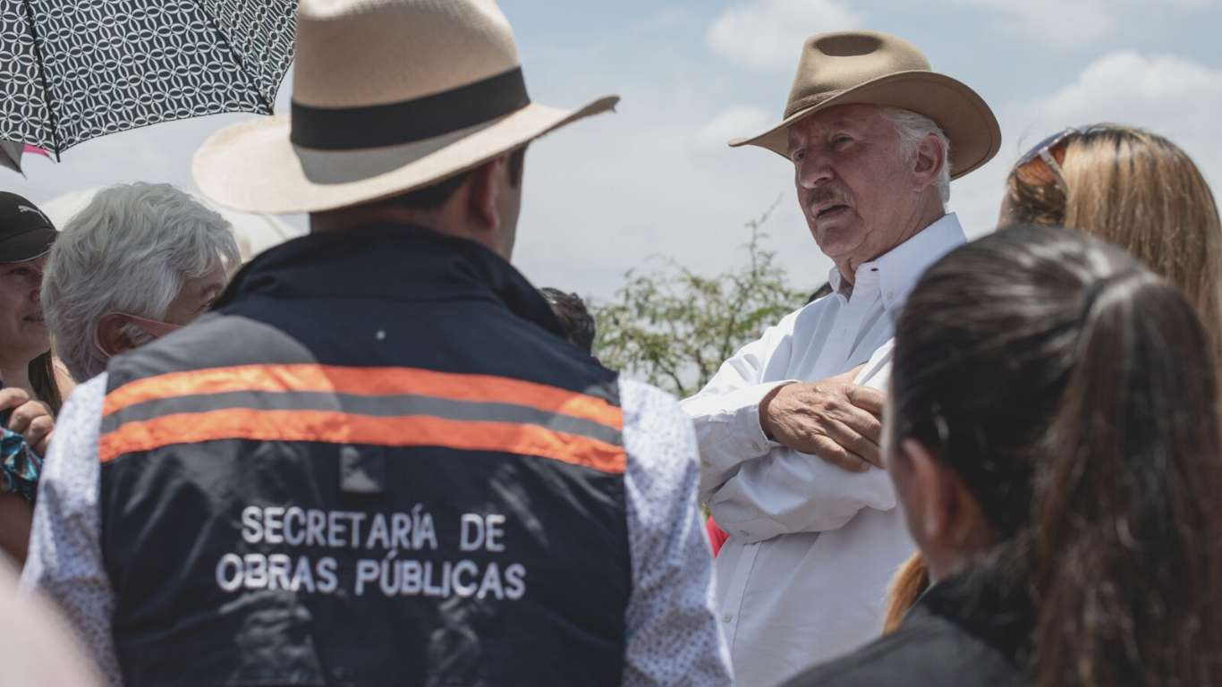 Enrique Vega supervisa obras de urbanización en comunidades de El Marqués