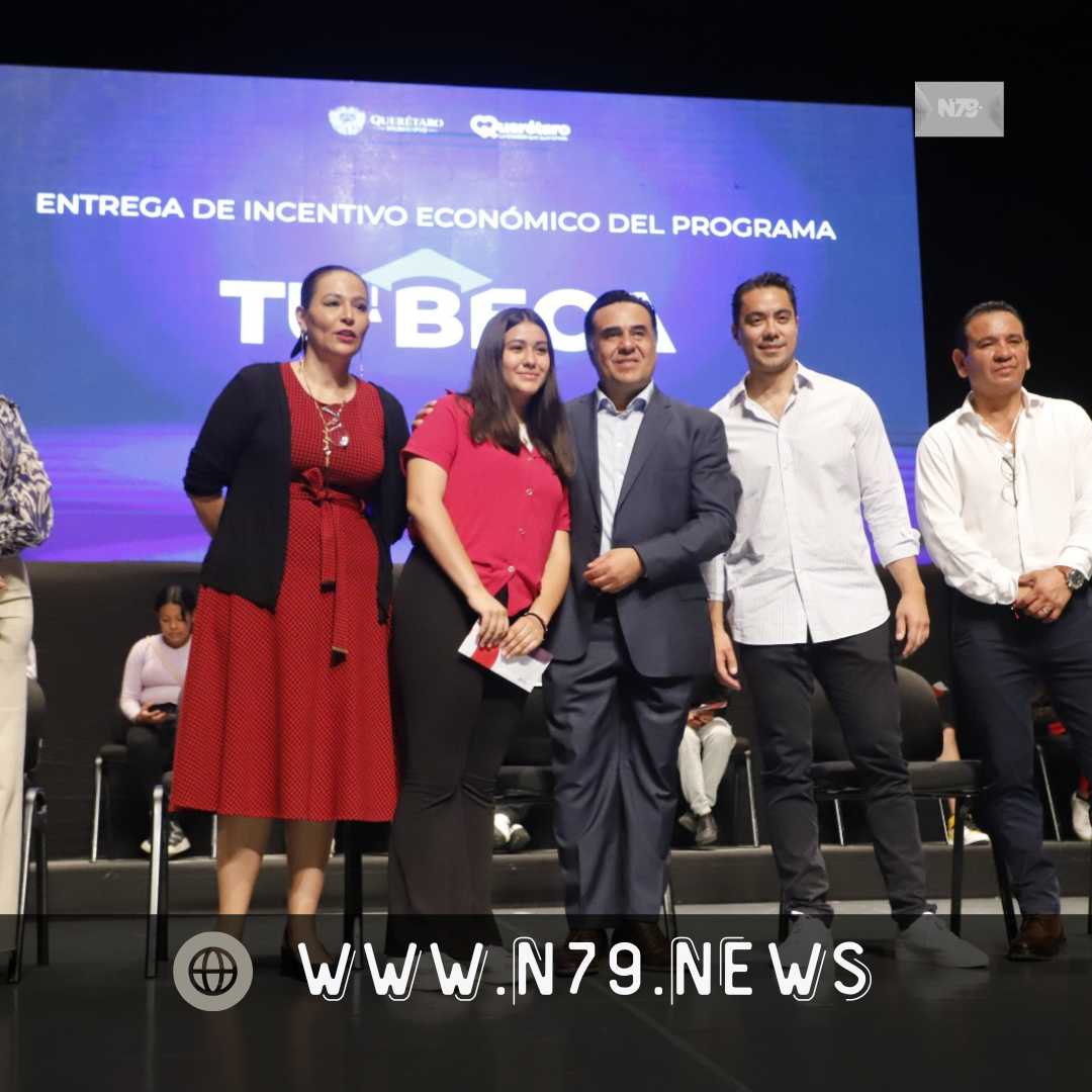 Entrega Luis Nava incentivos económicos del Programa Tu Beca
