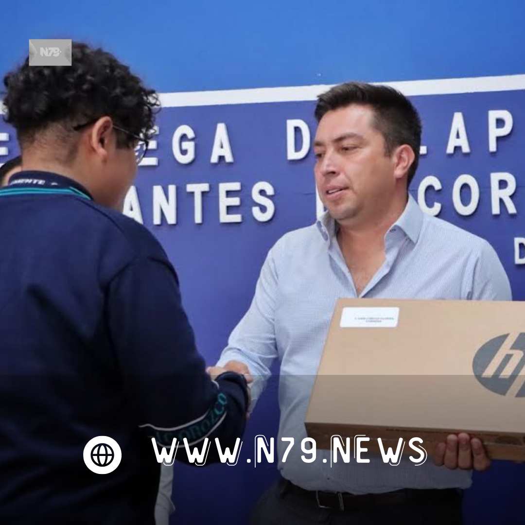 Entregan Laptops a Estudiantes de Corregidora para Educación