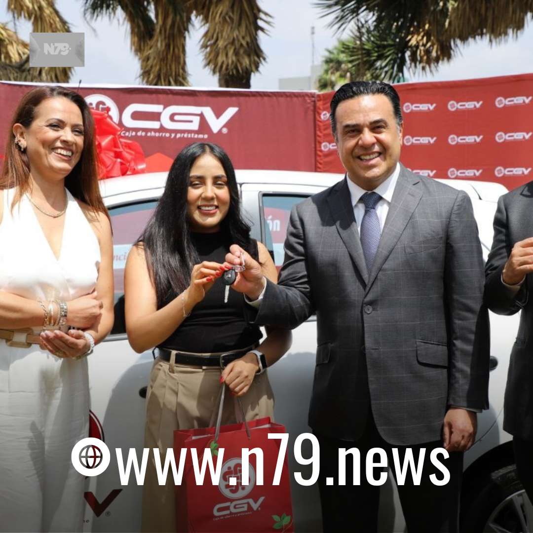 Entregan auto a ganadora de la Carrera Nocturna CGV 2024