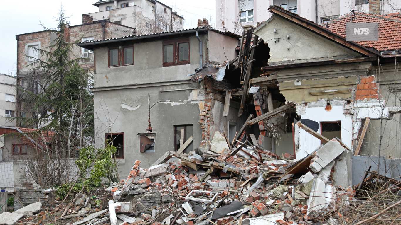Equipos de rescate y las unidades caninas buscan sobrevivientes en Japón