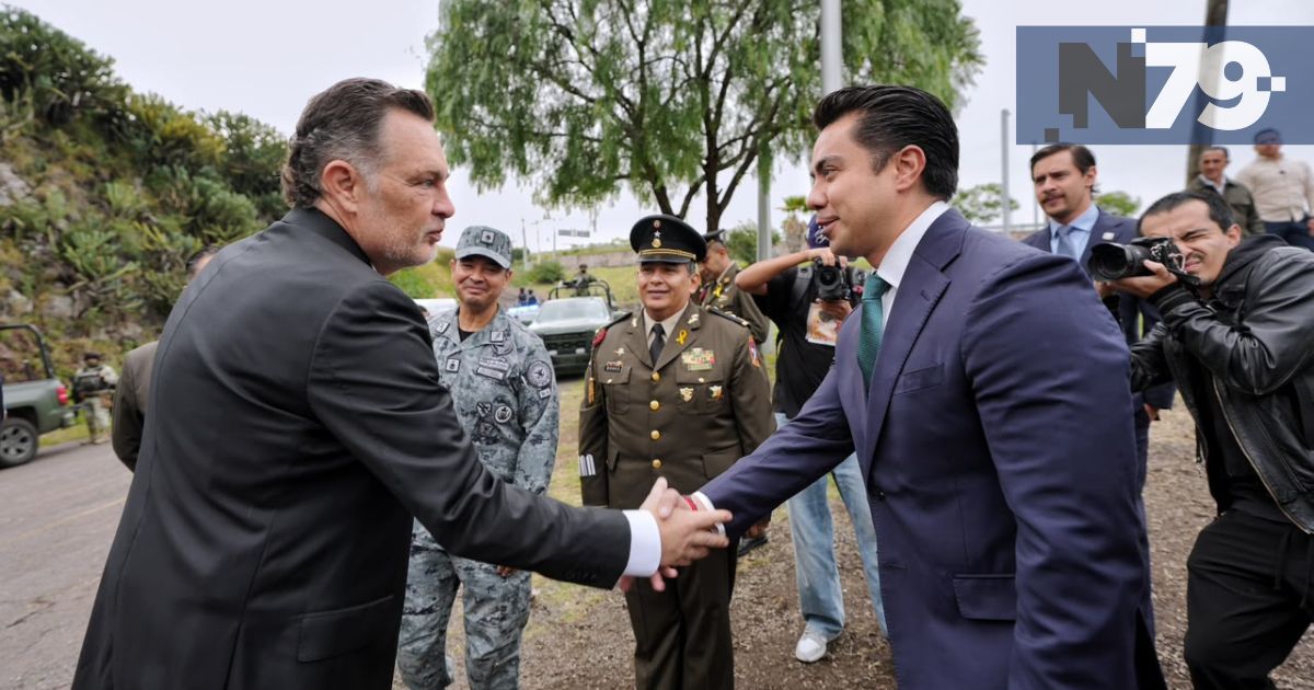 Felifer Macías participa en Honores a la Bandera