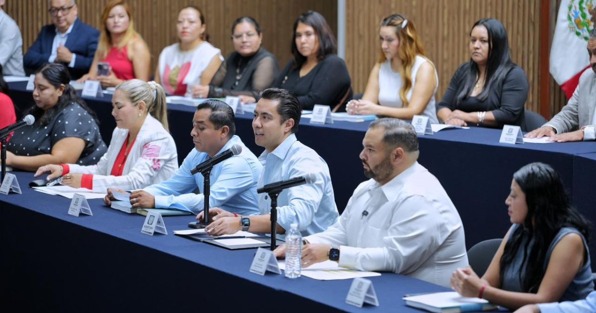 Felifer instala consejo para mejorar escuelas en Querétaro