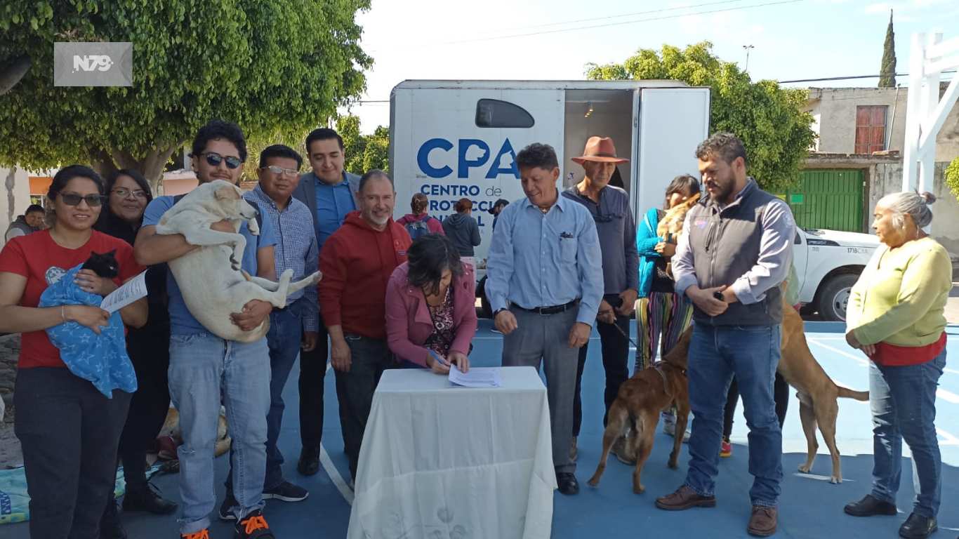 Firman convenio por una tenencia responsable de mascotas en Celaya