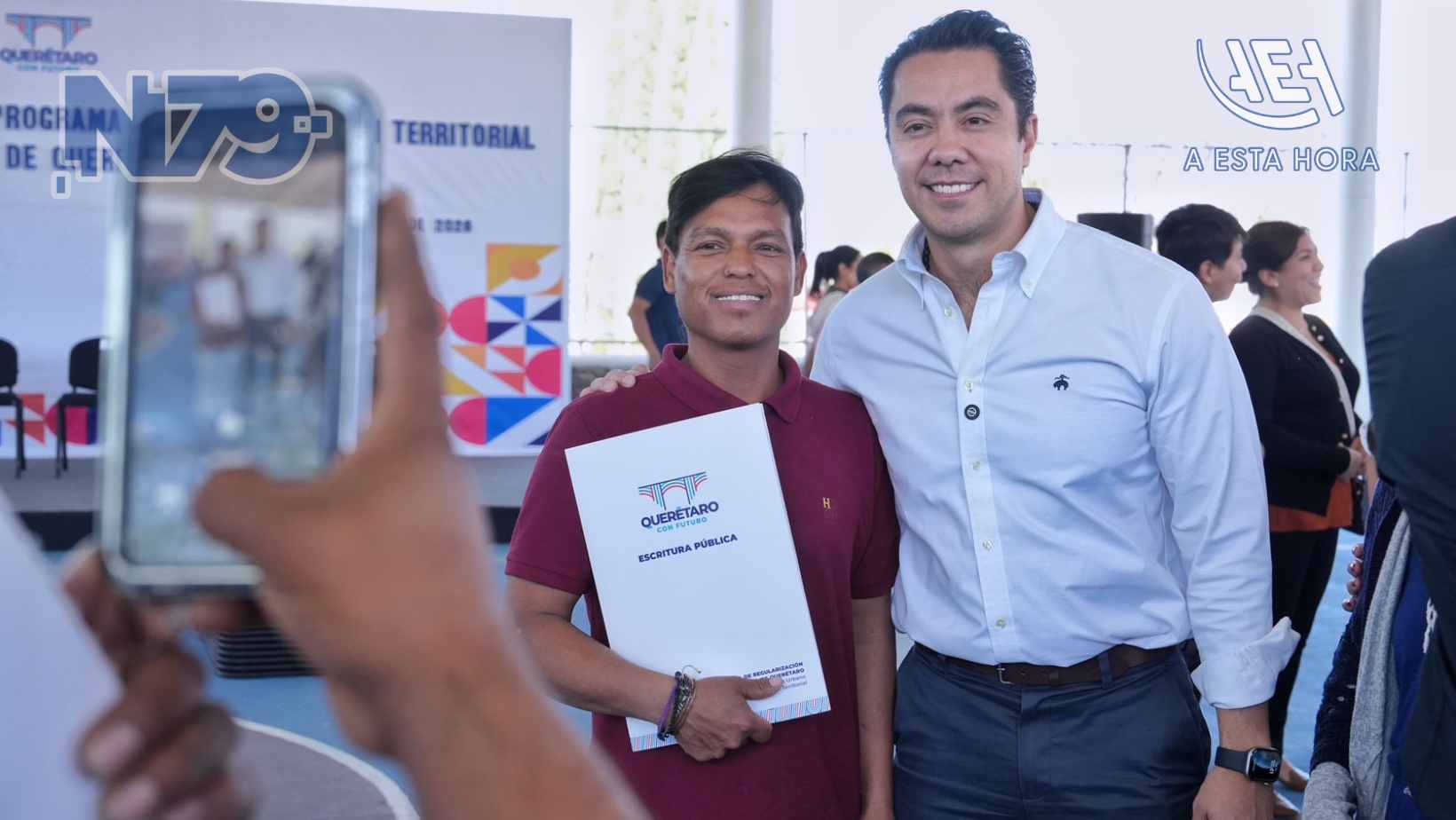 Fortalece Felifer Macías la certeza jurídica a familias queretanas con la entrega de escrituras públicas