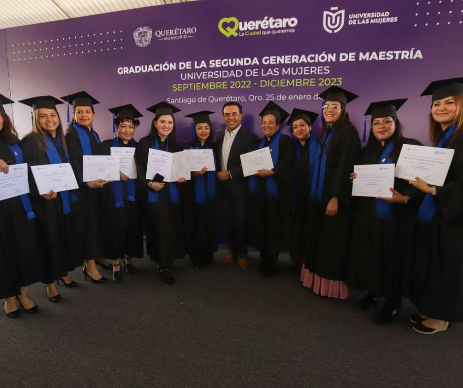 Graduación de 53 mujeres de maestría en Querétaro