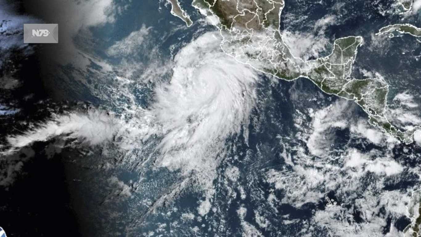 Hilary sube a huracán categoría 2 en el Pacífico pero todavía lejos de las costas de México
