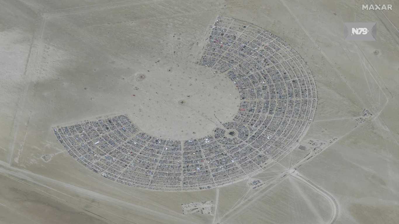 Inundación deja varados a miles en festival Burning Man en Nevada; autoridades investigan 1 muerte