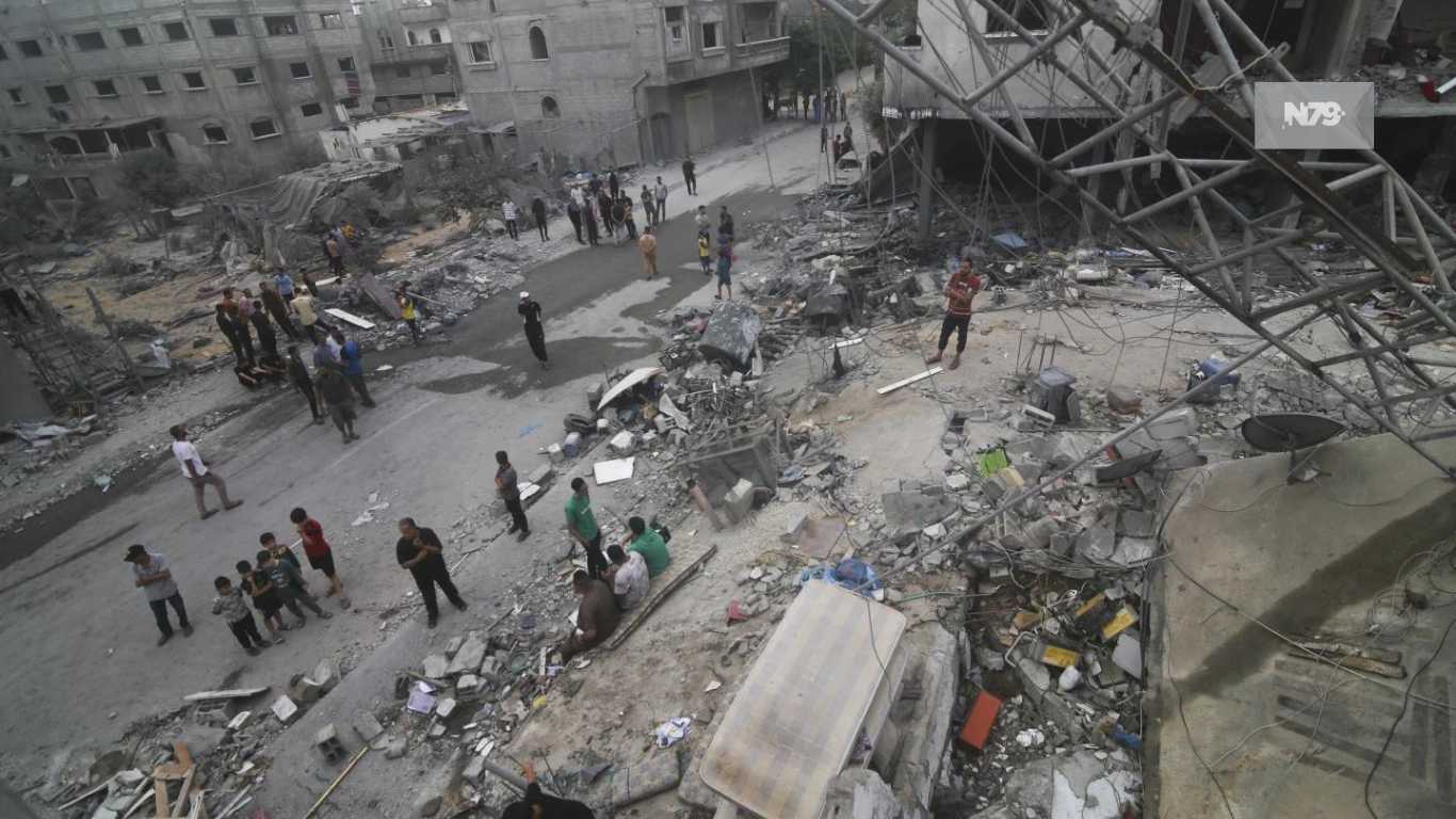 Israel bombardea Gaza; permite el paso de 2 convoyes de ayuda