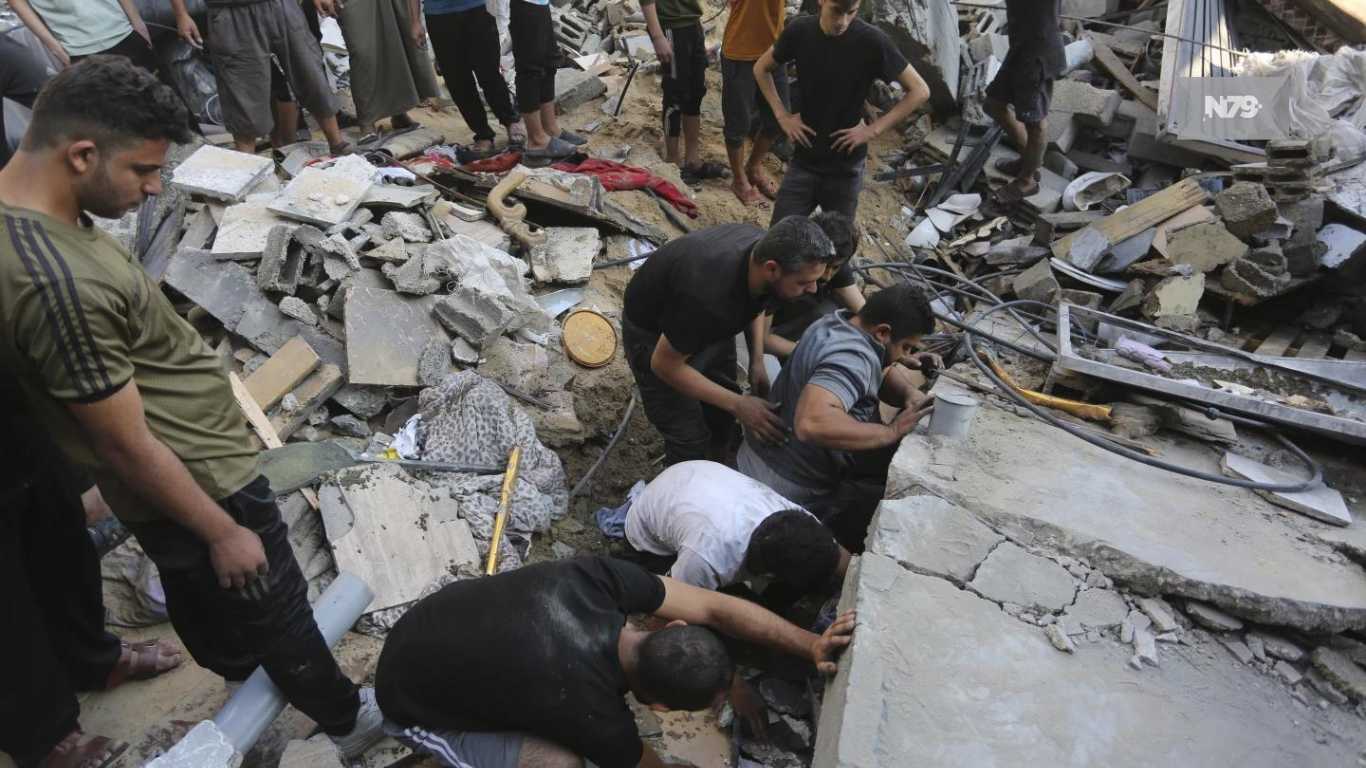 Israel bombardea edificios residenciales en campamento de refugiados en Gaza