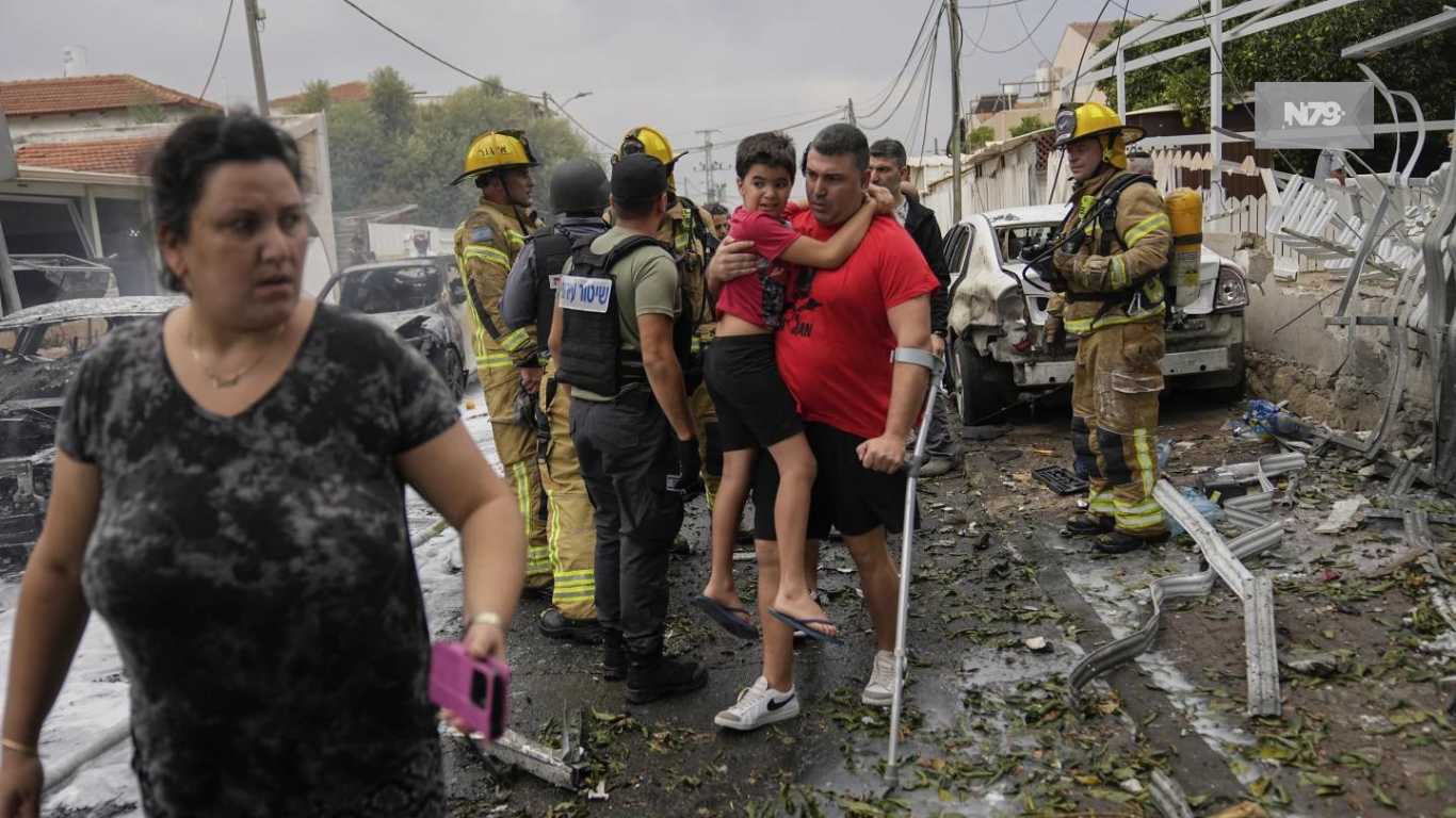 Israel pone a Gaza bajo asedio tras la incursión de Hamas, que amenaza con ejecutar rehenes