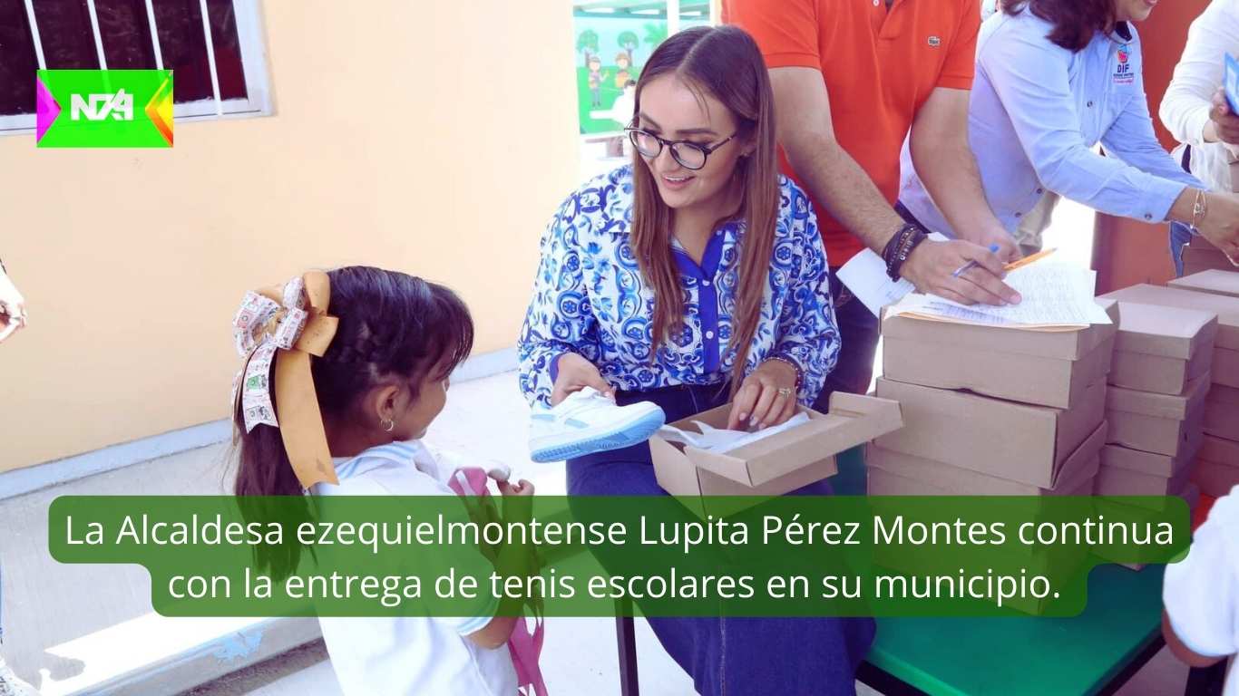 La Alcaldesa ezequielmontense Lupita Pérez Montes continua con la entrega de tenis escolares en su municipio.