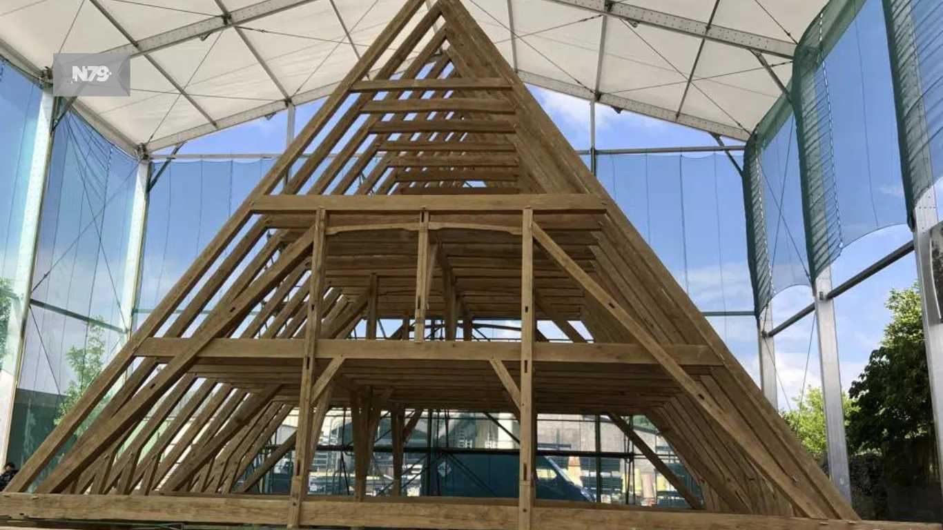 La reconstrucción del tejado de Notre Dame transporta a los carpinteros a la Edad Media