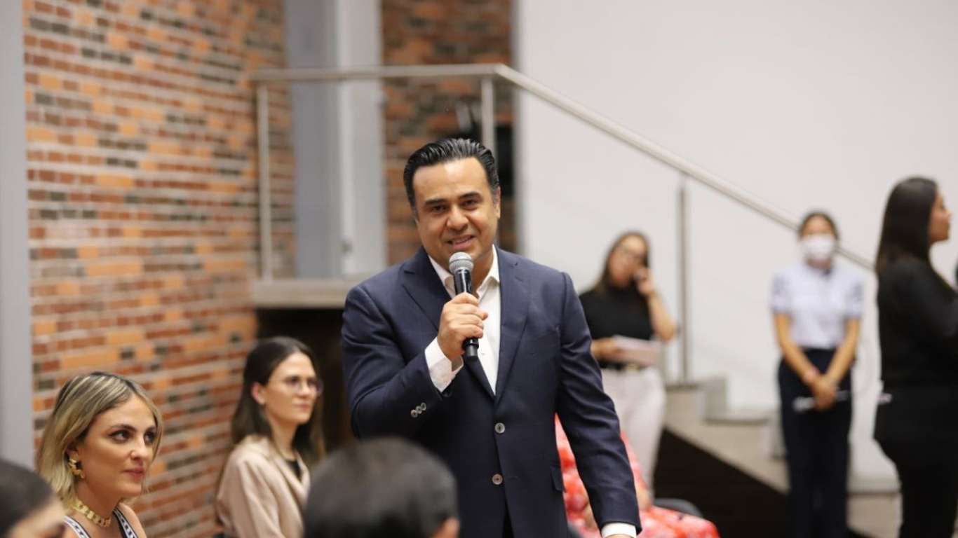 Luis Nava Anuncia Estrategia Contigo sin Límites para Empresas de Querétaro