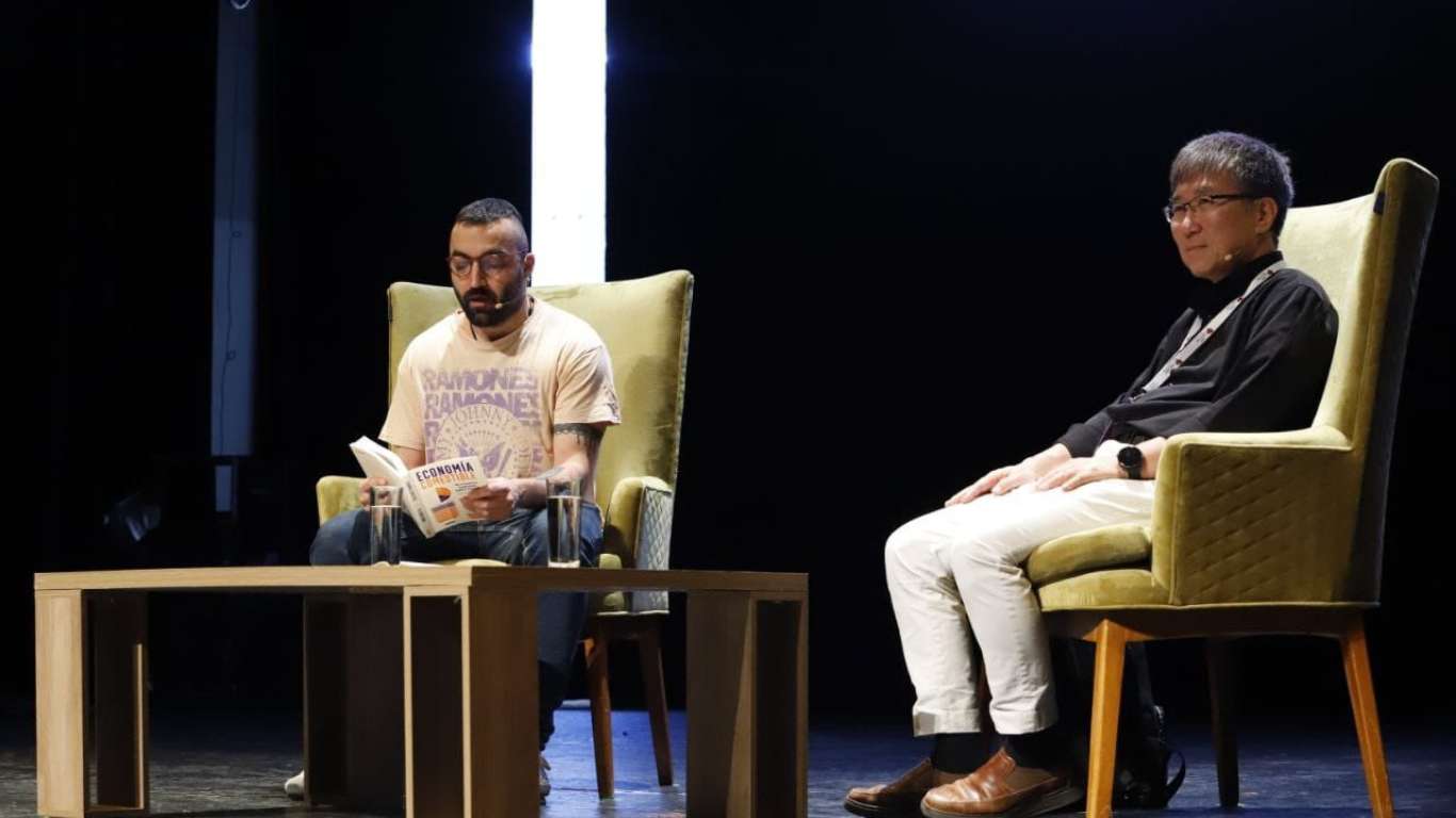 Luis Nava en Conversatorio con Ha-Joon Chang en Hay Festival Querétaro 2023