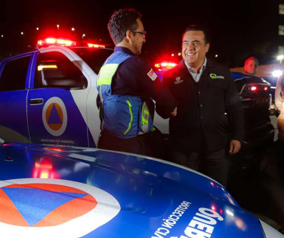 Luis Nava entrega 10 vehículos a Protección Civil de Querétaro