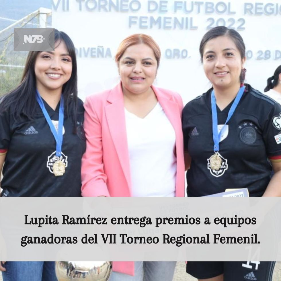 Lupita Ramírez entrega premios a equipos ganadoras del VII Torneo Regional Femenil.