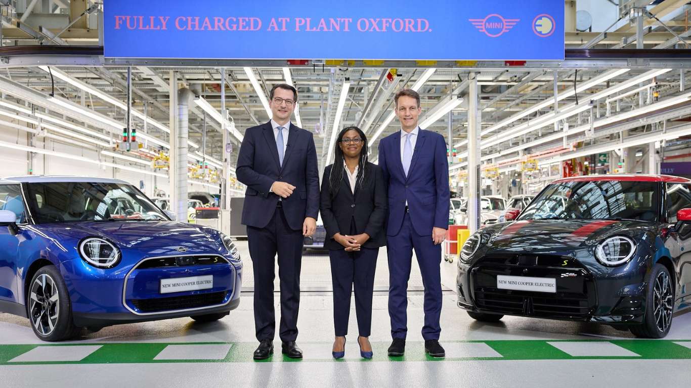 MINI Anuncia Inversión de £600 Millones para Fabricar Modelos Totalmente Eléctricos en Oxford