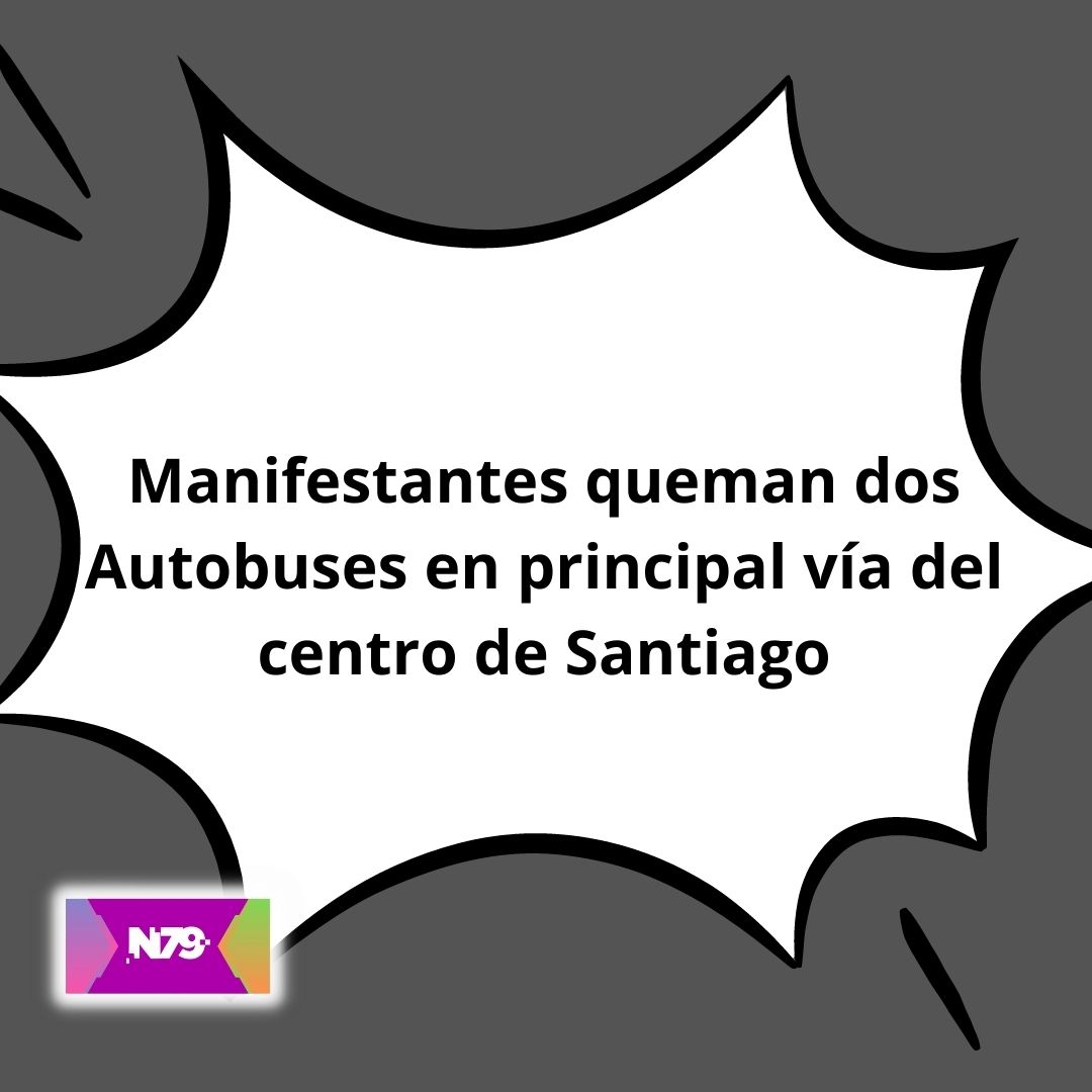 Manifestantes queman dos Autobuses en principal vía del centro de Santiago