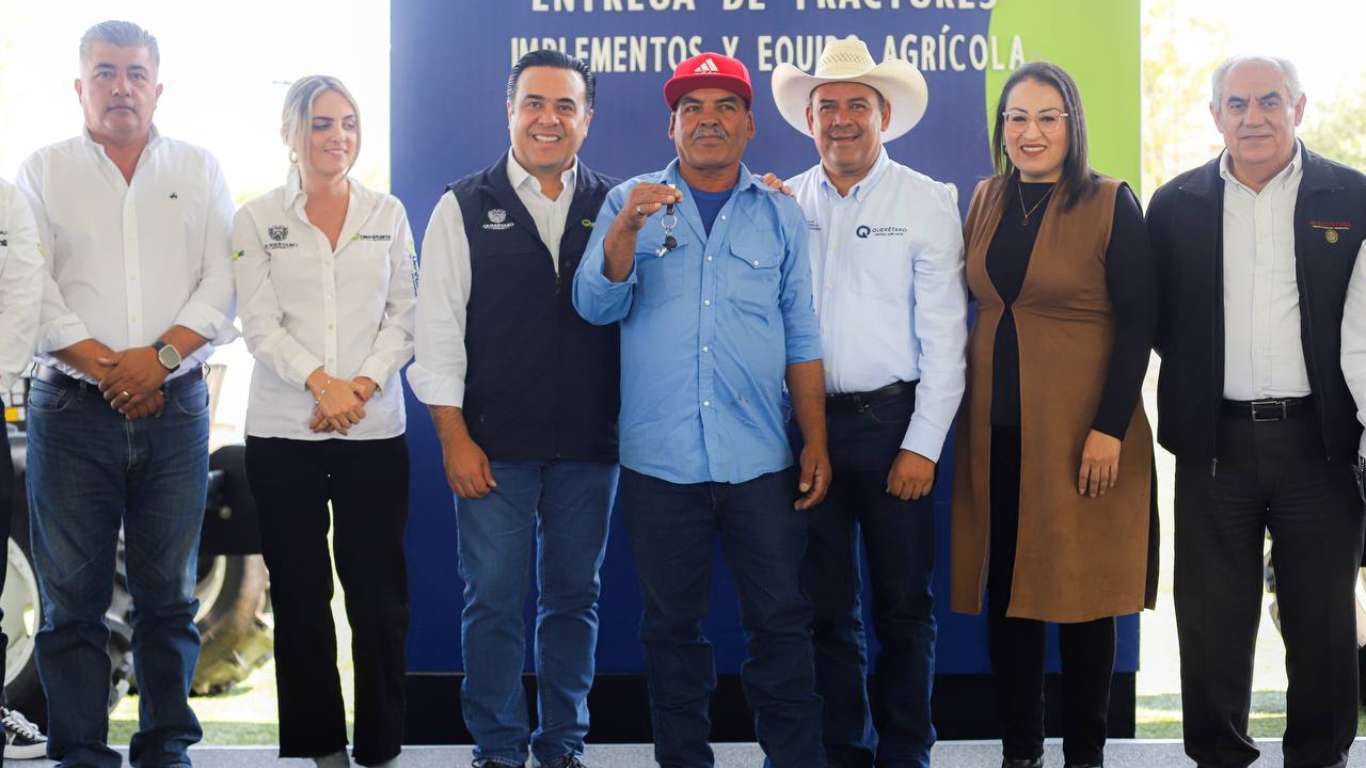 Municipio de Querétaro entrega tractores para apoyar a productores de temporal
