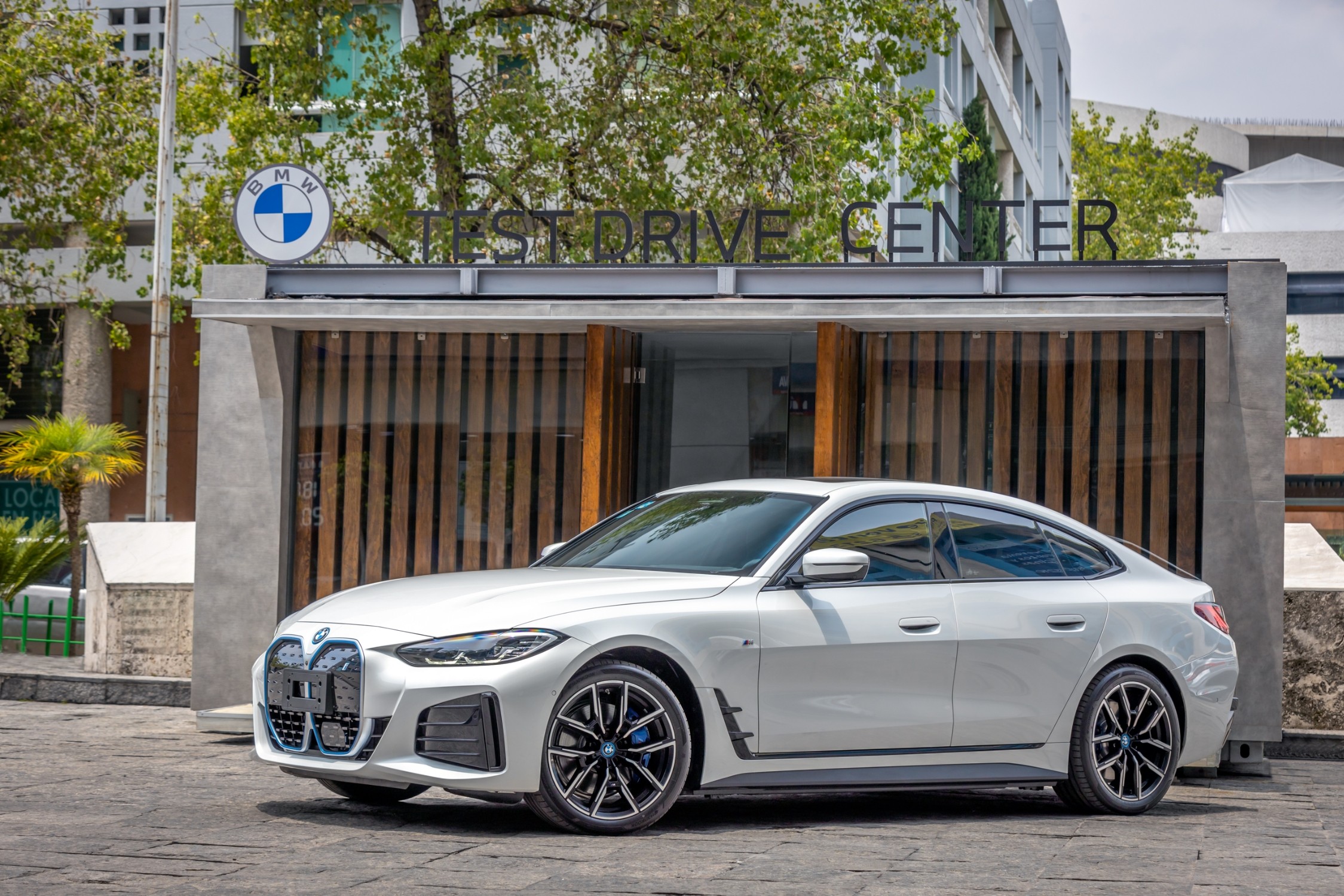La marca BMW renueva su ‘’Test Drive Center’’ de la Ciudad de México e incorpora nuevos modelos de la gama BMW i