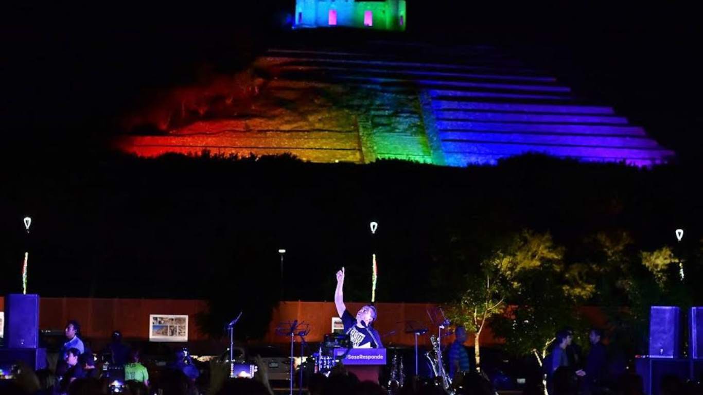 Presentan iluminación escénica de la Pirámide en Corregidora