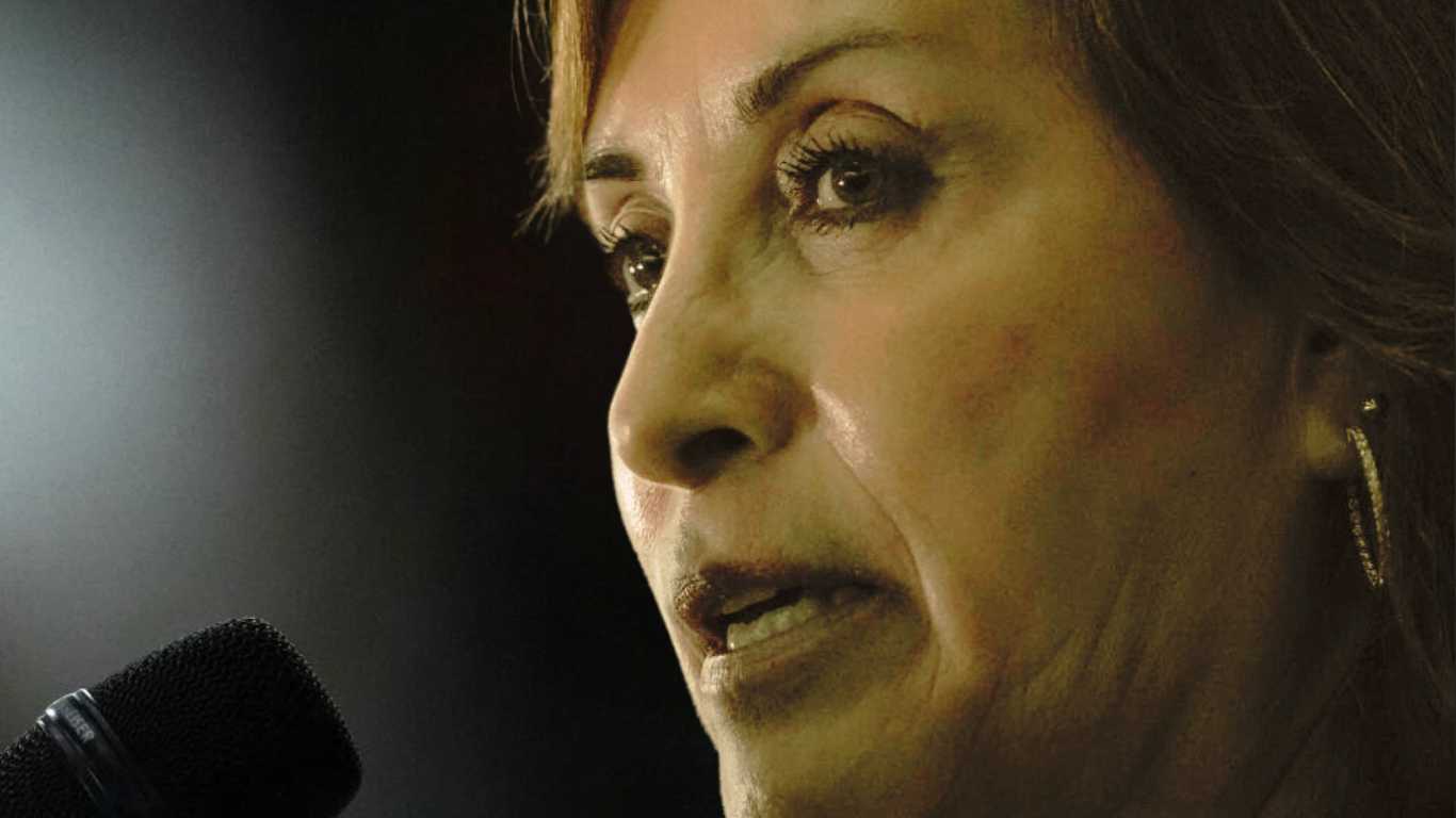 Presidenta de Perú Opta por el Silencio en Interrogatorio por Protestas Mortales