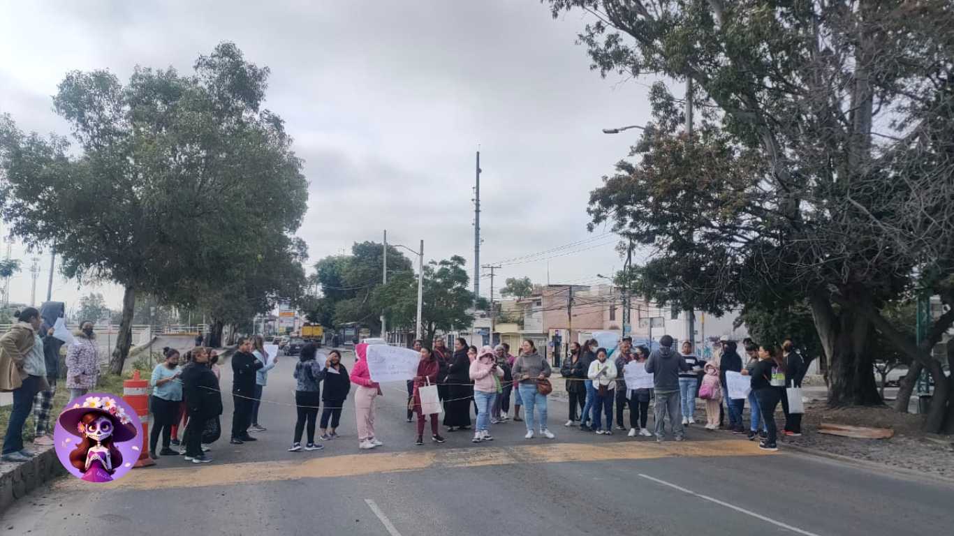 Protesta de Padres de Familia en Querétaro Obliga a la Intervención de Autoridades Locales
