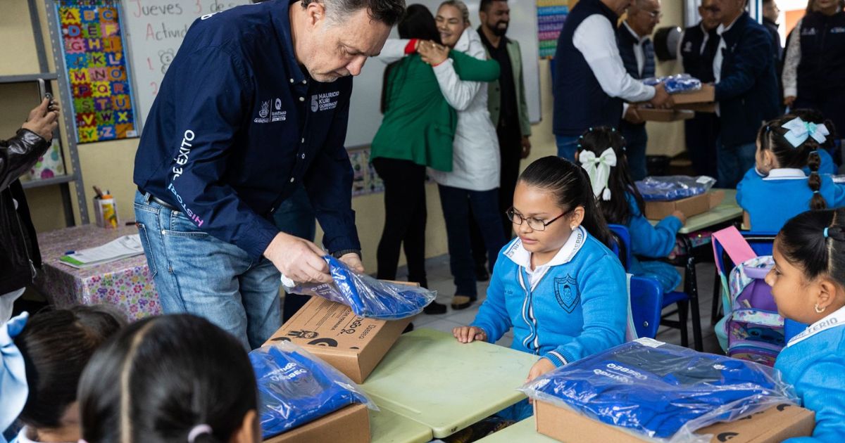 Querétaro entrega nuevas aulas en primaria de La Negreta