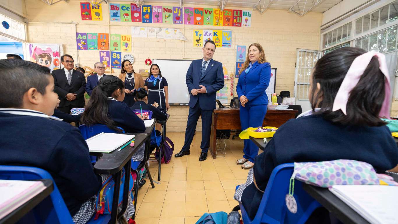 Querétaro inicia la entrega gratuita de útiles escolares y uniformes deportivos a más de 300 mil estudiantes