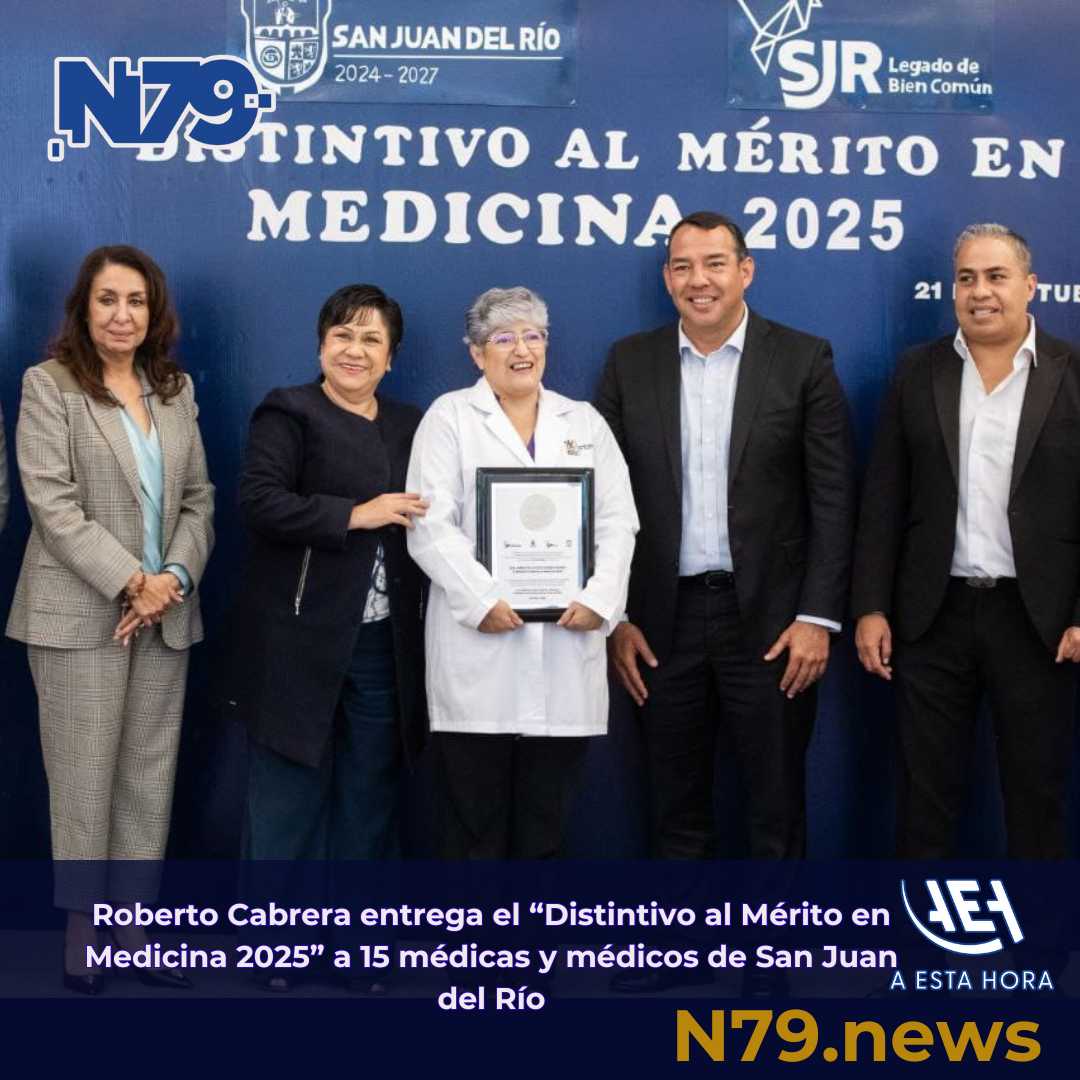 Roberto Cabrera entrega el “Distintivo al Mérito en Medicina 2025” a 15 médicas y médicos de San Juan del Río