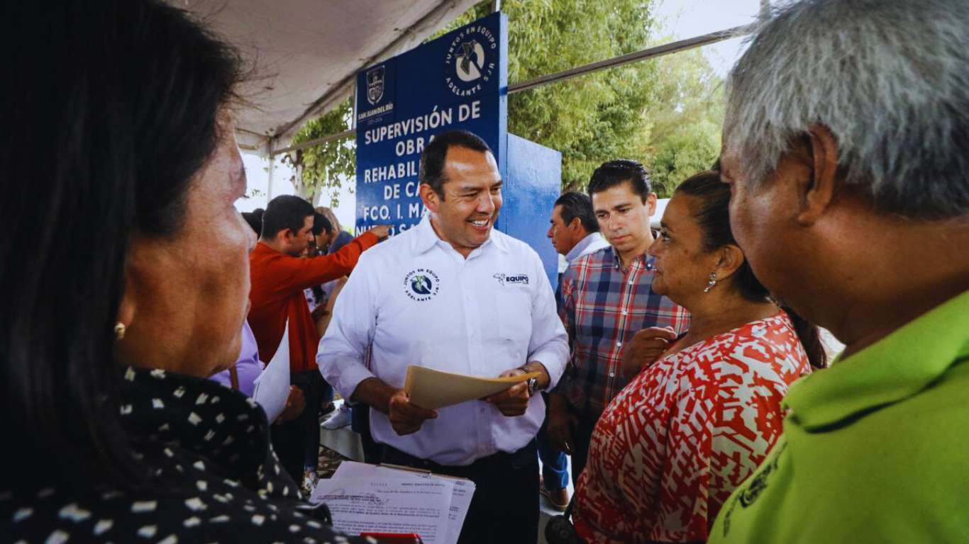 Roberto Cabrera entrega rehabilitación de calle en Nuevo San Isidro