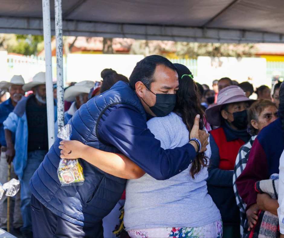 San Juan del Río entrega cobijas y aguinaldos a familias vulnerables