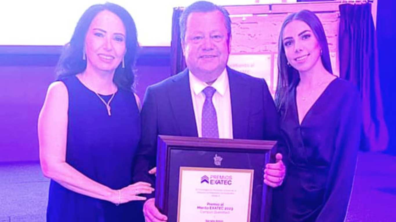 Sergio Chufani Abarca recibe el Premio al Mérito EXATEC 2023 por su exitosa carrera como empresario y constructor