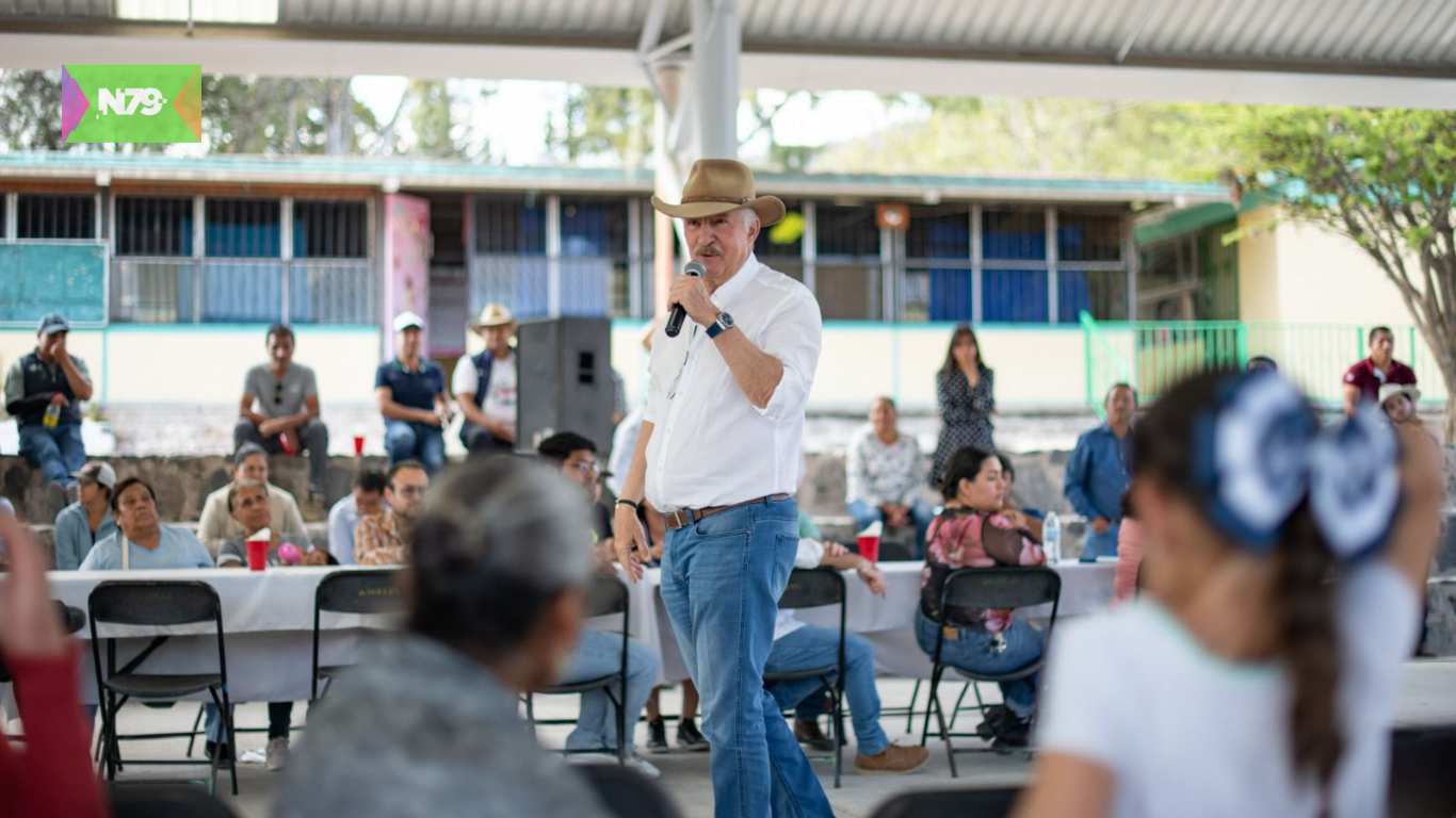 Supervisa Enrique Vega Carriles y Agustín Dorantes acciones de vivienda en la comunidad de La Laborcilla