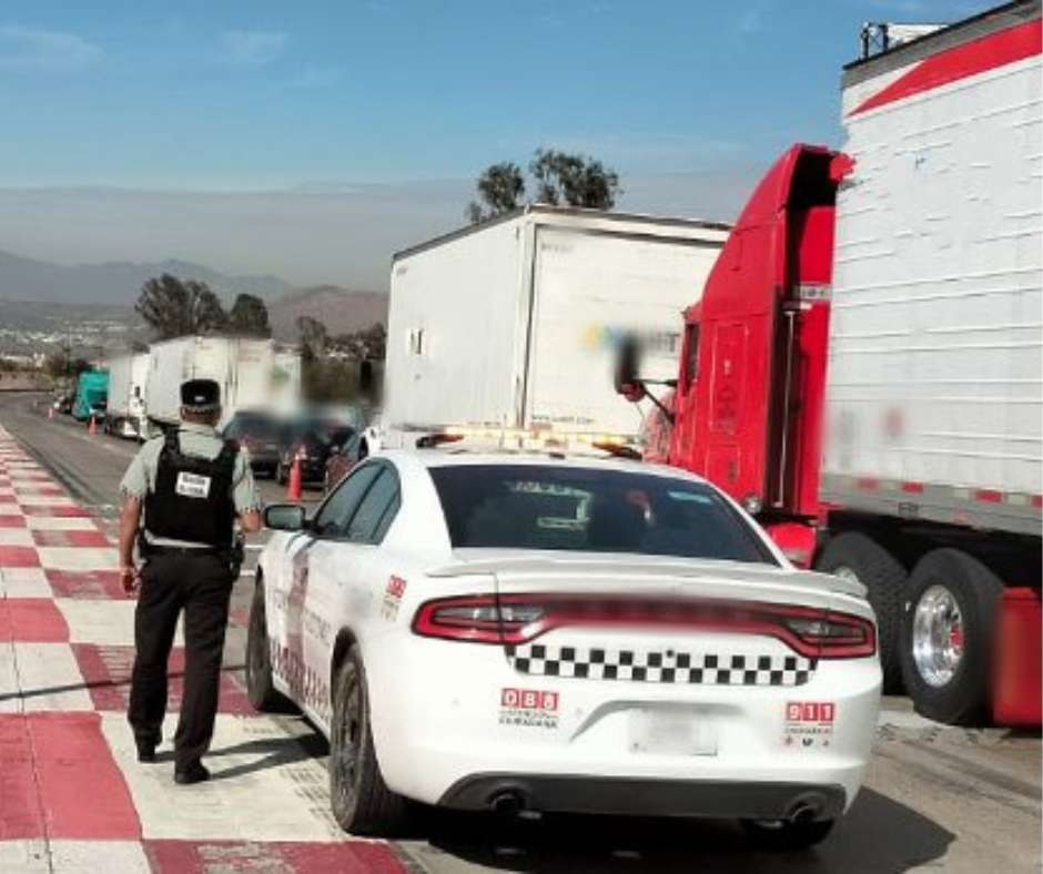 Transportistas bloquean la México-Querétaro ¡Exigen seguridad!