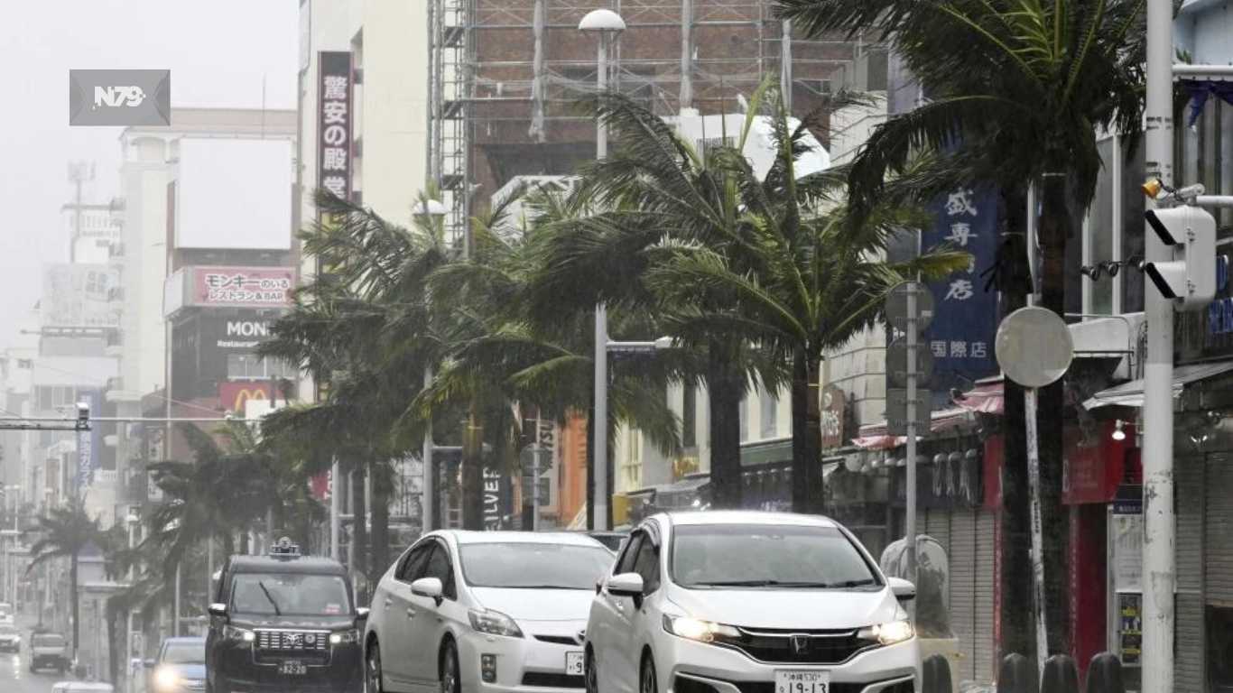 Una tormenta tropical vuelve a golpear las islas de Okinawa con lluvias torrenciales