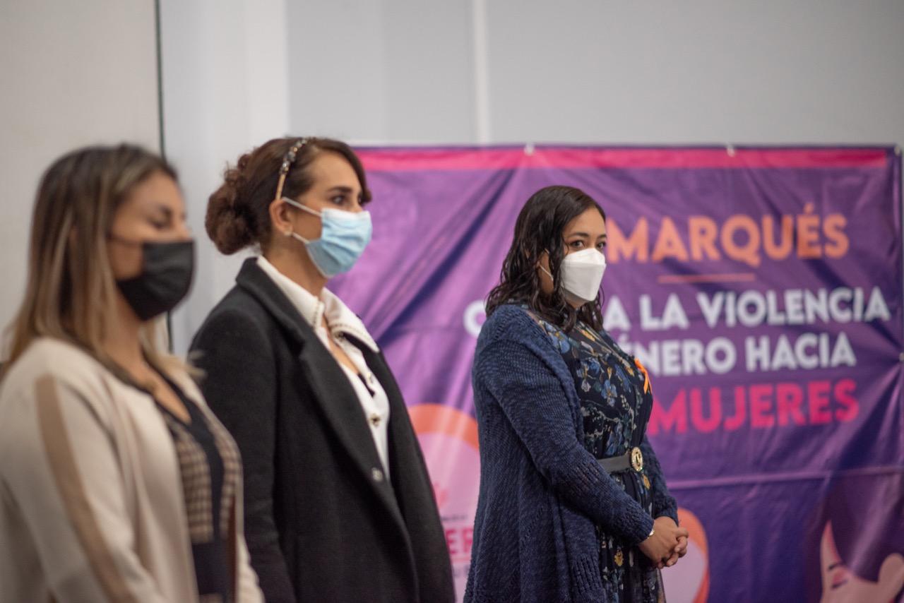 Capacitan a titulares de las dependencias municipales de El Marqués, con talleres de sensibilización contra la violencia de género.